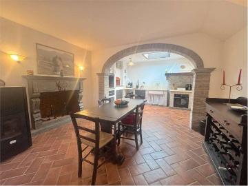 Villa in vendita a Vernio PO