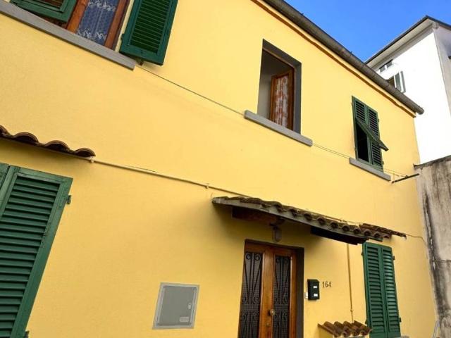 Villa in vendita a Vernio PO