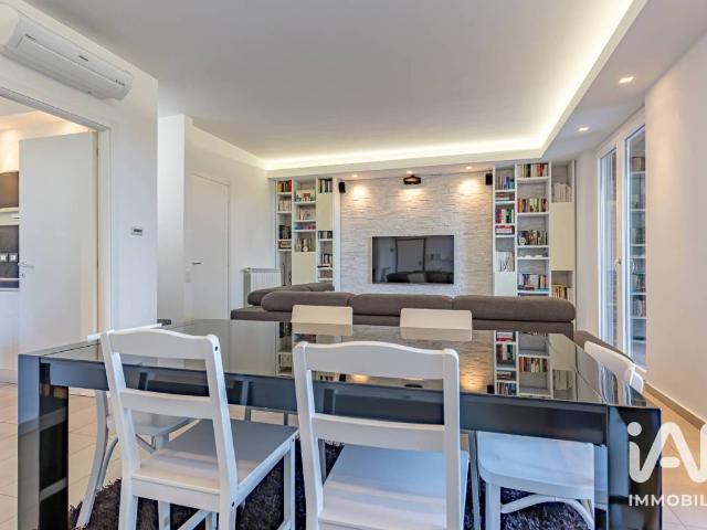 Villa in vendita a Vertemate con Minoprio CO