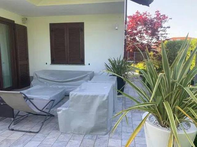 Villa in vendita a Vertemate con Minoprio CO