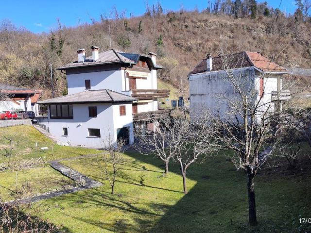 Villa in vendita a Verzegnis UD