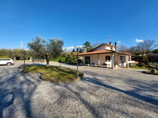 Villa in vendita a Viterbo VT