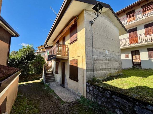 Villa in vendita a Vito d'Asio PN