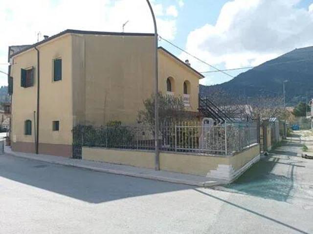 Villa in vendita a Vittorito AQ