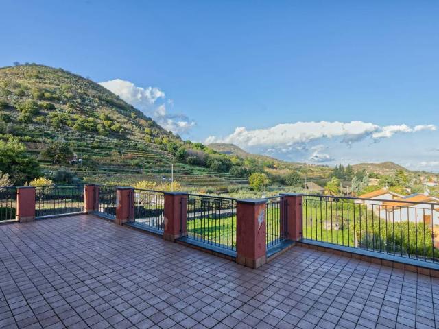 Villa in vendita a Viagrande CT