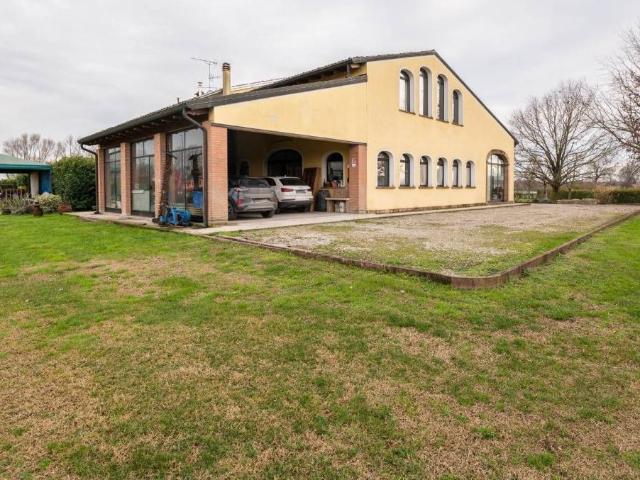 Villa in vendita a Viadana MN