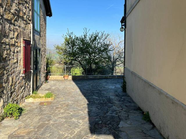 Villa in vendita a Viano RE
