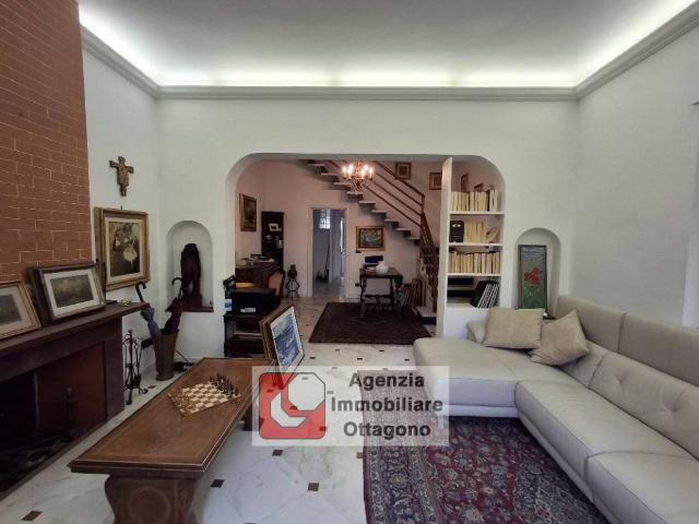 Villa in vendita a Viareggio LU
