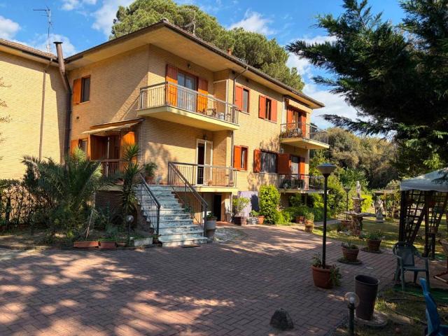 Villa in vendita a Viareggio LU