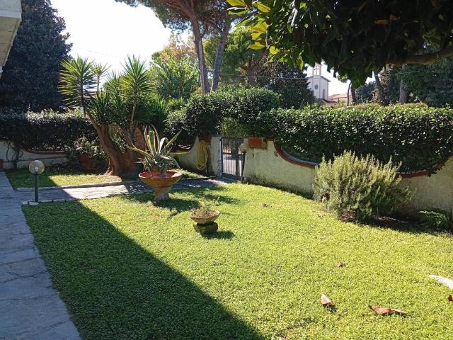 Villa in vendita a Viareggio LU