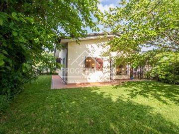 Villa in vendita a Viareggio LU