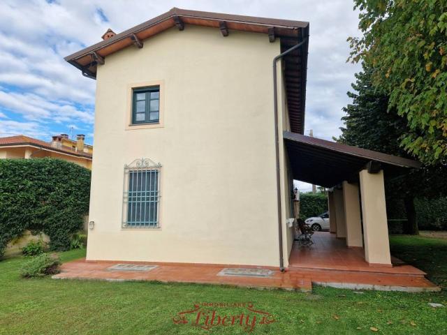 Villa in vendita a Viareggio LU