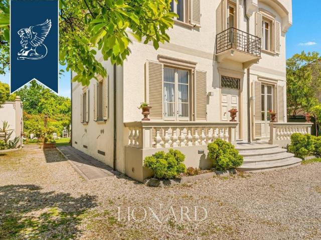 Villa in vendita a Viareggio LU