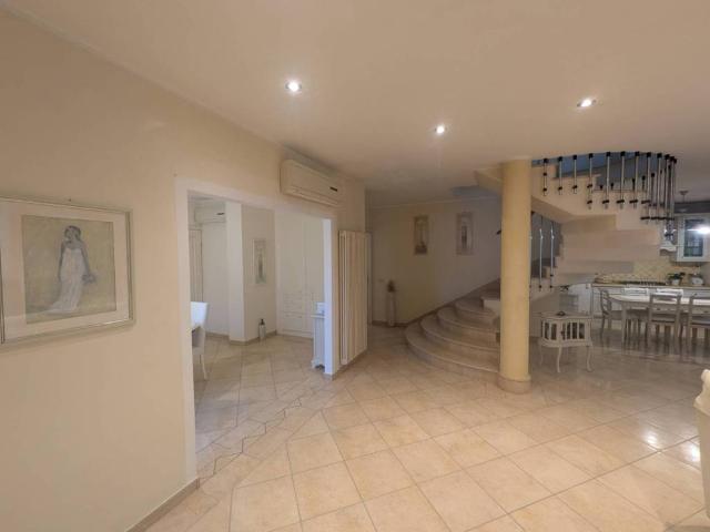 Villa in vendita a Viareggio LU