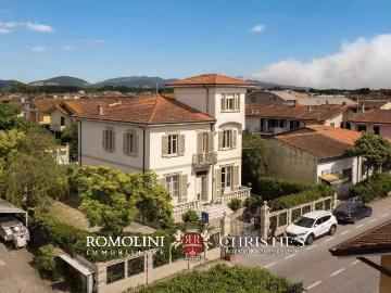 Villa in vendita a Viareggio LU