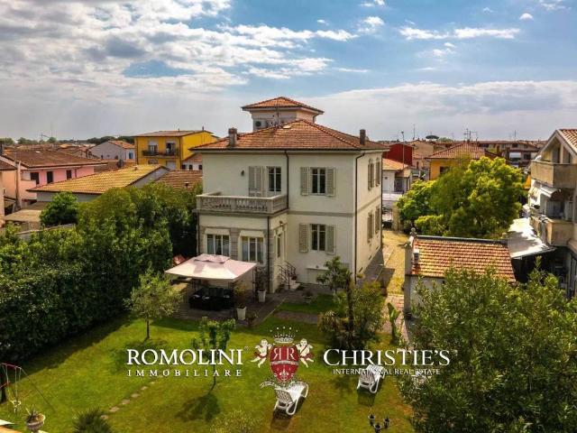 Villa in vendita a Viareggio LU