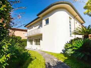Villa in vendita a Viareggio LU