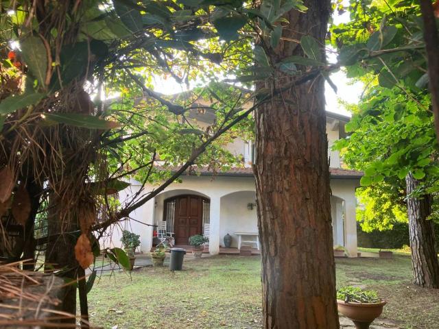 Villa in vendita a Viareggio LU