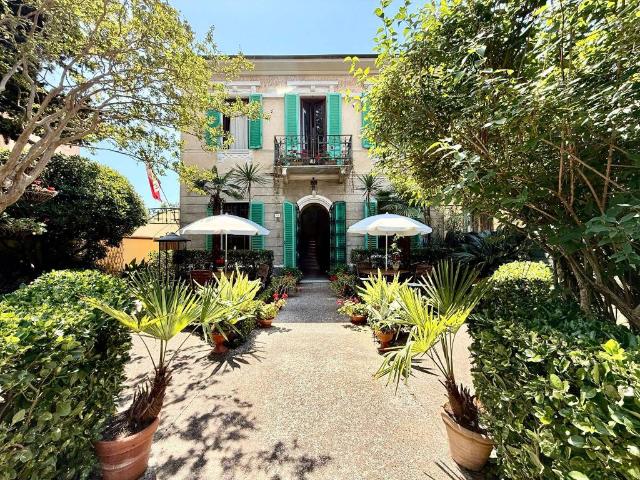 Villa in vendita a Viareggio LU