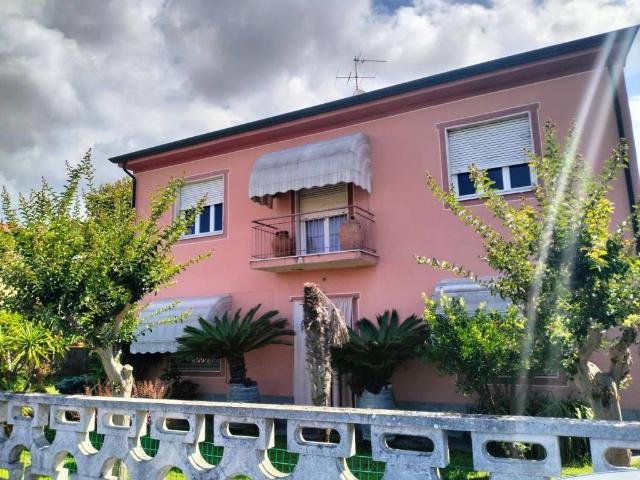 Villa in vendita a Viareggio LU