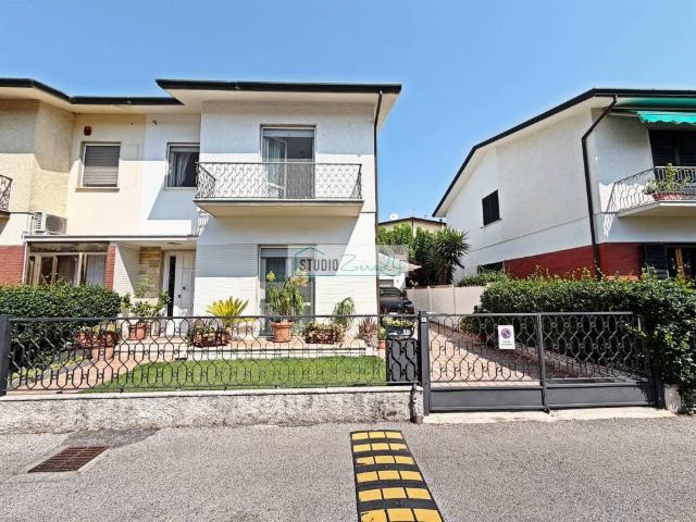 Villa in vendita a Viareggio LU