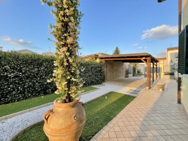 Villa in vendita a Viareggio LU