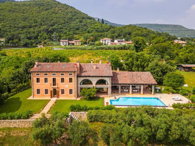 Villa in vendita a Villaga VI