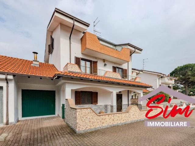 Villa in vendita a Vicolungo NO