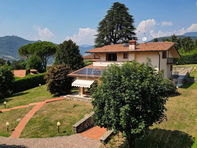 Villa in vendita a Villongo BG