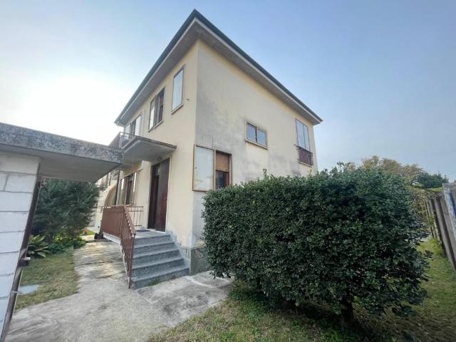 Villa in vendita a Villa Cortese MI