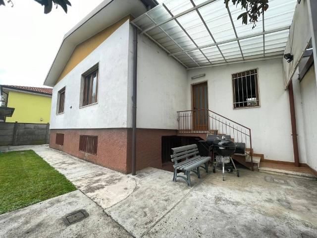 Villa in vendita a Villa Cortese MI