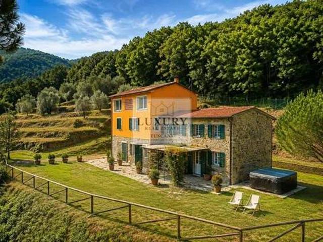 Villa in vendita a Villa Basilica LU