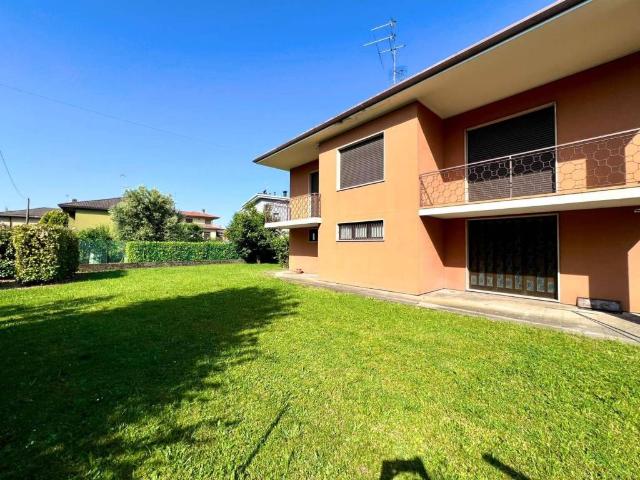 Villa in vendita a Villa di Serio BG