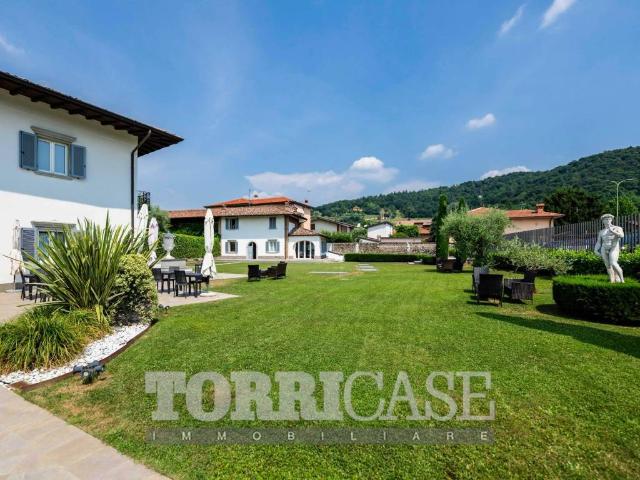 Villa in vendita a Villa di Serio BG