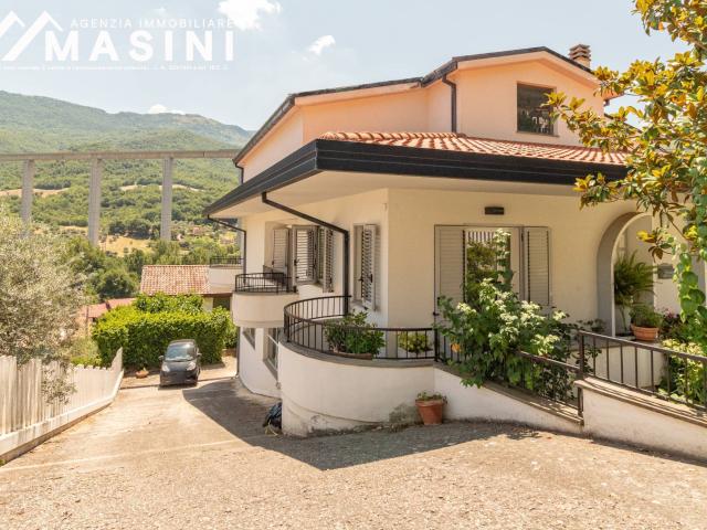 Villa in vendita a Villa Santa Maria