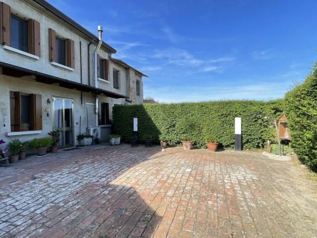 Villa in vendita a Villadose RO