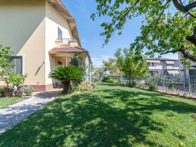 Villa in vendita a Villafranca di Verona VR