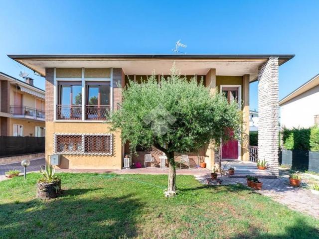 Villa in vendita a Villafranca di Verona VR