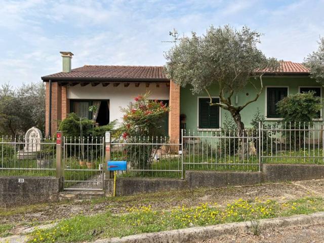 Villa in vendita a Villaga VI