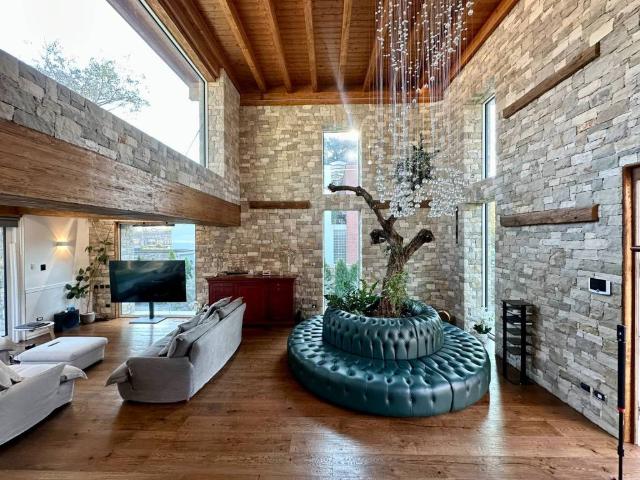 Villa in vendita a Villasanta MB