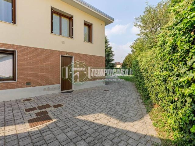Villa in vendita a Vimercate MB
