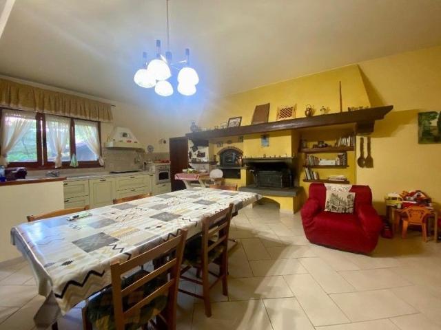 VILLA in VENDITA a VINCI Sovigliana di 9 vani