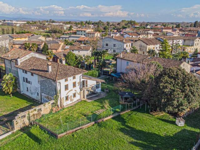 Villa in vendita a Visco UD