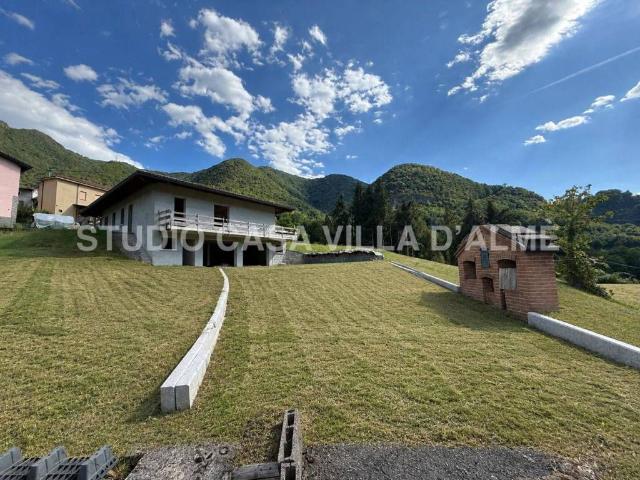 Villa in vendita a Zogno BG