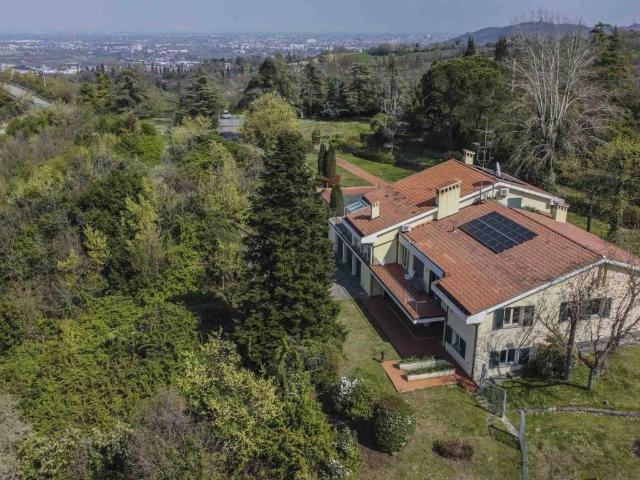 Villa in vendita a Zola Predosa BO