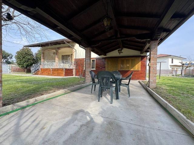 Villa in vendita a Zoppola PN