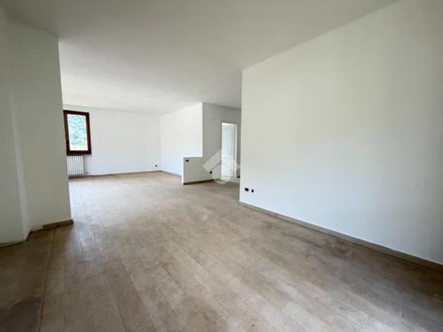 Villa in vendita a Zandobbio BG