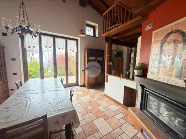 Villa in vendita a Zandobbio BG