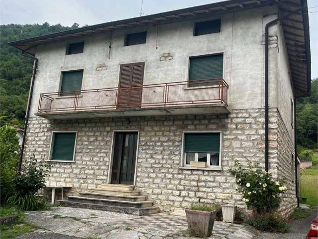 Villa in vendita a Zandobbio BG