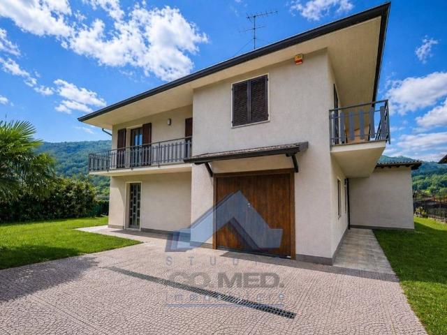 Villa in vendita a Zandobbio BG